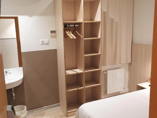 Hostel BESTPRICE Barcelona Stadium : photo 4 de la chambre chambre simple