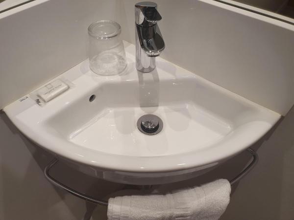 Hostel BESTPRICE Barcelona Stadium : photo 6 de la chambre chambre double ou lits jumeaux