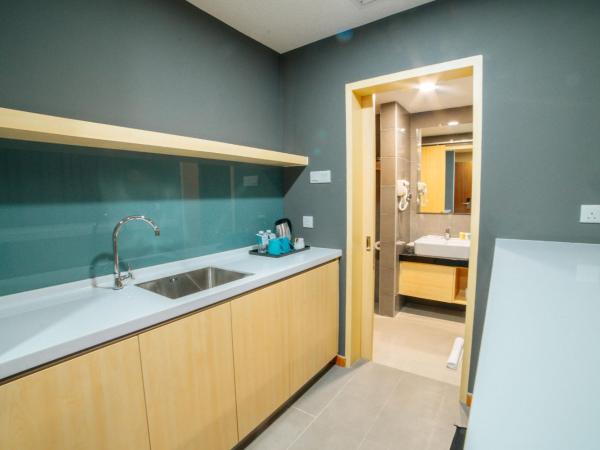 Swiss-Belhotel Kuantan : photo 3 de la chambre studio - vue sur ville 
