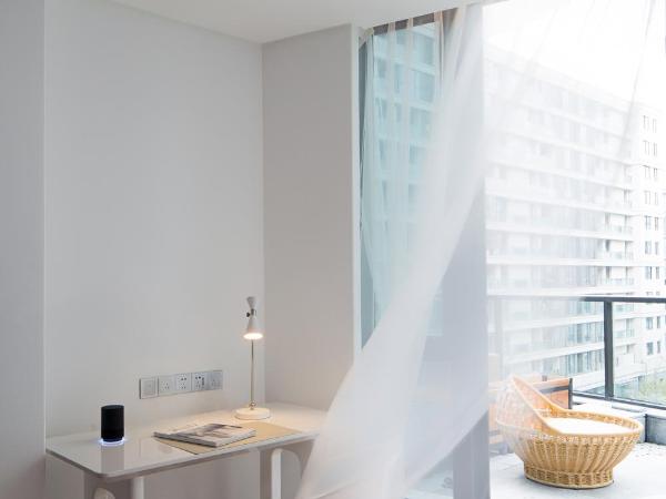 FlyZoo Hotel - Alibaba Future Hotel : photo 3 de la chambre hébergement deluxe hollywood avec balcon