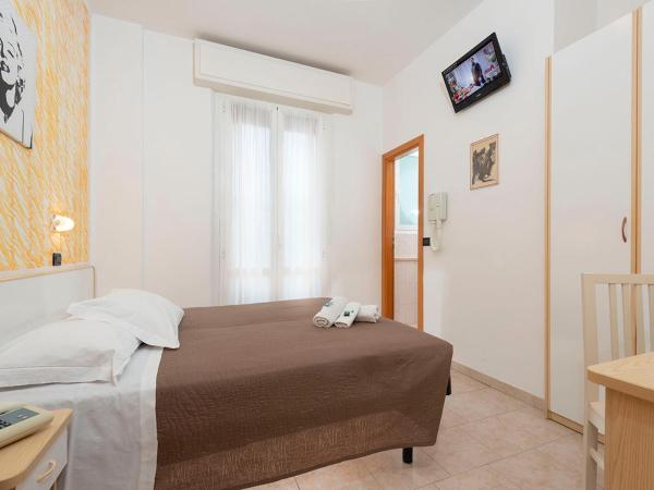 Hotel Petrarca : photo 1 de la chambre chambre double ou lits jumeaux avec balcon