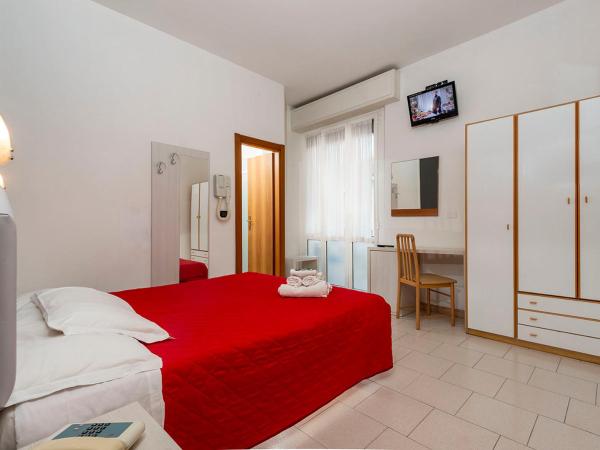 Hotel Petrarca : photo 4 de la chambre chambre double ou lits jumeaux avec balcon