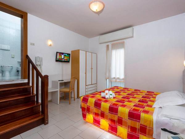 Hotel Petrarca : photo 5 de la chambre chambre double ou lits jumeaux avec balcon