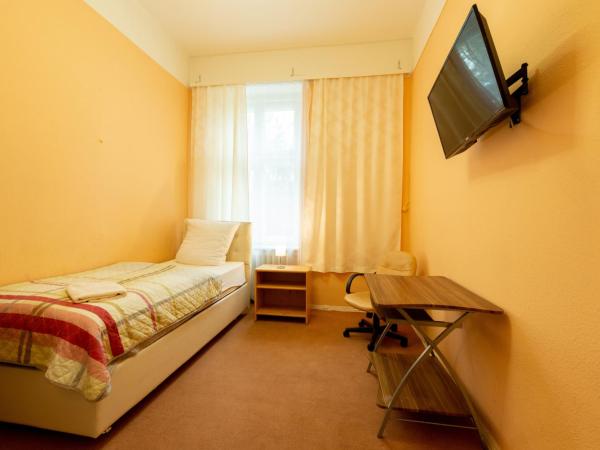 Hotel Pension Dahlem : photo 2 de la chambre chambre simple avec salle de bains commune