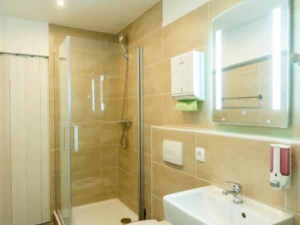 Hotel Pension Dahlem : photo 1 de la chambre chambre simple avec salle de bains commune