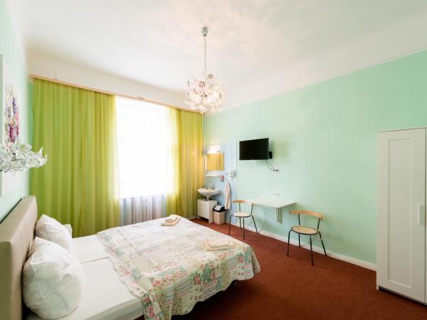 Hotel Pension Dahlem : photo 3 de la chambre chambre double avec salle de bains commune