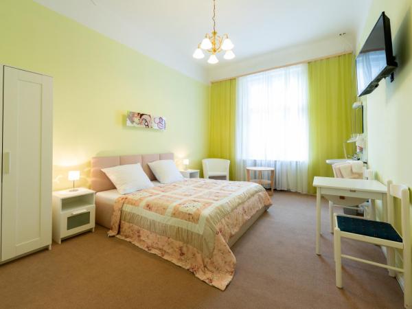 Hotel Pension Dahlem : photo 2 de la chambre chambre double avec salle de bains commune