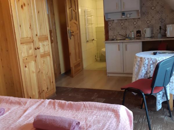 Apartamenty i pokoje gościnne Nowita : photo 1 de la chambre chambre double avec kitchenette