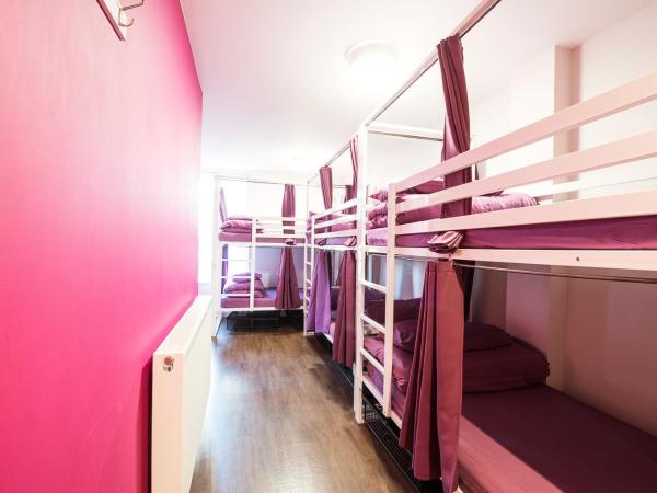 Safestay London Elephant & Castle : photo 9 de la chambre lit dans dortoir mixte de 6 lits avec salle de bains privative