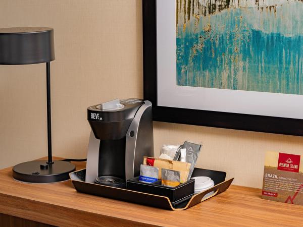 Wyndham Garden Niagara Falls Fallsview : photo 5 de la chambre chambre deluxe avec 2 lits queen-size et balcon - non-fumeurs - tour b