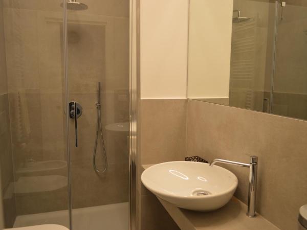 Camere Scandellara 24 : photo 7 de la chambre chambre double avec salle de bains privative