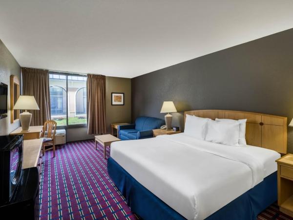 Travelodge by Wyndham Memphis Airport/Graceland : photo 3 de la chambre chambre lit king-size deluxe - non-fumeurs 