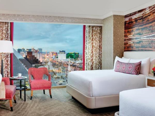 Mandalay Bay : photo 2 de la chambre hébergement complexe hôtelier avec 2 lits queen-size – vue sur strip