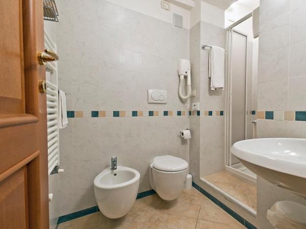 Al Mercato B&B : photo 2 de la chambre chambre double ou lits jumeaux avec salle de bains privative séparée