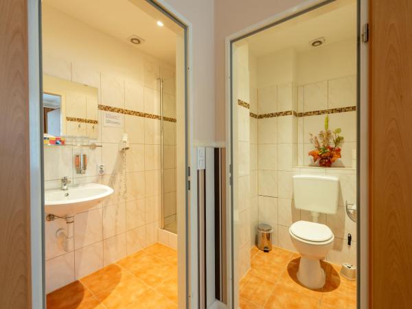 Hotel Pension Dahlem : photo 1 de la chambre chambre familiale