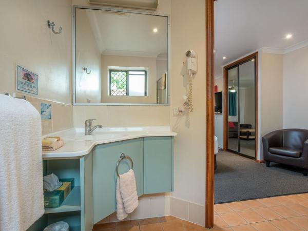 Aspley Carsel Motor Inn : photo 7 de la chambre chambre lits jumeaux de luxe avec cuisine