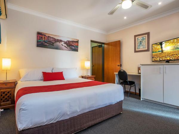 Aspley Carsel Motor Inn : photo 1 de la chambre suite lit king-size de luxe avec cuisine