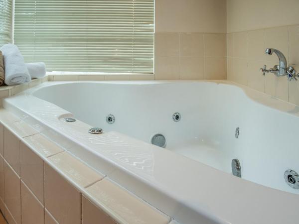 Aspley Carsel Motor Inn : photo 6 de la chambre suite exécutive spa