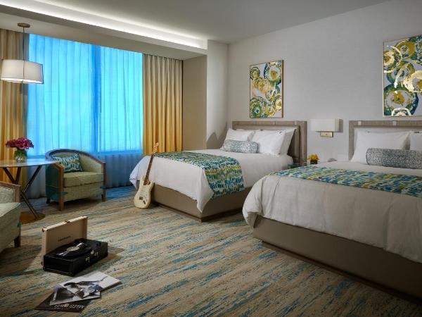 The Guitar Hotel at Seminole Hard Rock Hotel & Casino : photo 1 de la chambre chambre lit queen-size - vue sur piscine
