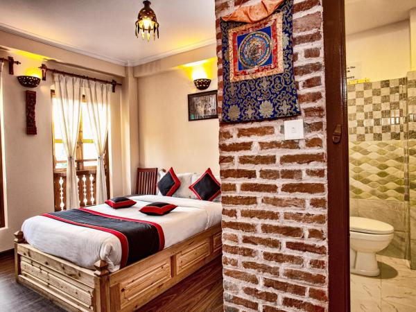 Newa Home : photo 1 de la chambre chambre double ou lits jumeaux avec salle de bains