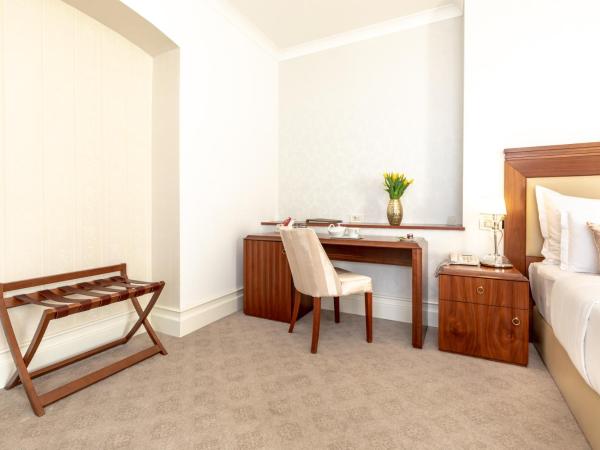 Hotel Le Premier : photo 5 de la chambre chambre simple supérieure - accès gratuit au spa