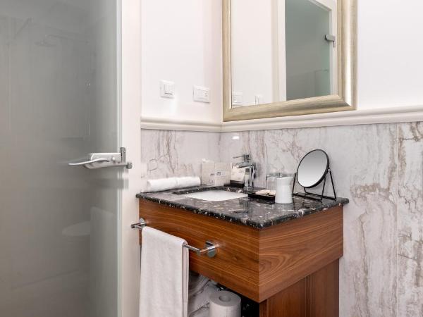 Hotel Le Premier : photo 9 de la chambre suite supérieure avec accès au spa gratuit