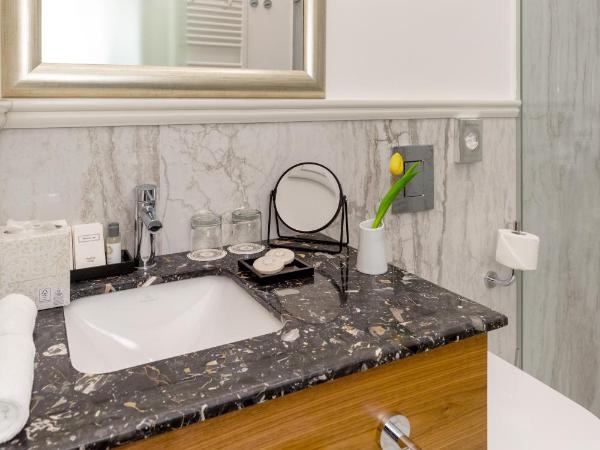 Hotel Le Premier : photo 7 de la chambre suite supérieure avec accès au spa gratuit