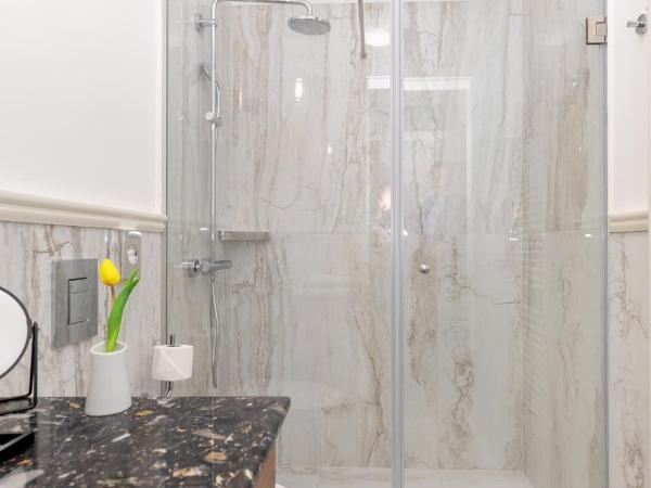 Hotel Le Premier : photo 6 de la chambre suite supérieure avec accès au spa gratuit