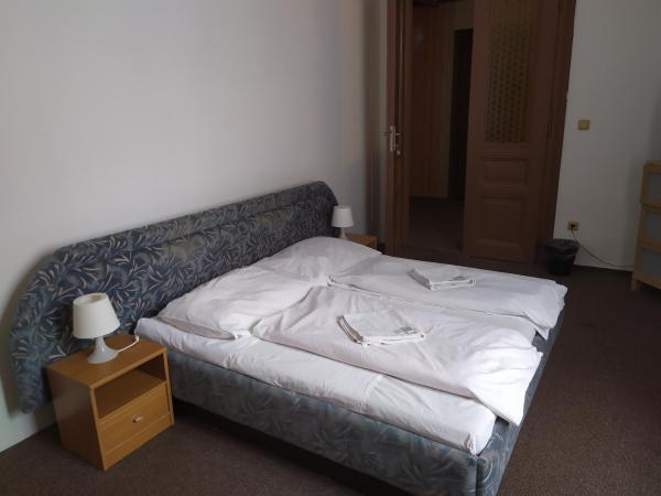 Tourist room Maria : photo 9 de la chambre chambre double ou lits jumeaux avec salle de bains commune