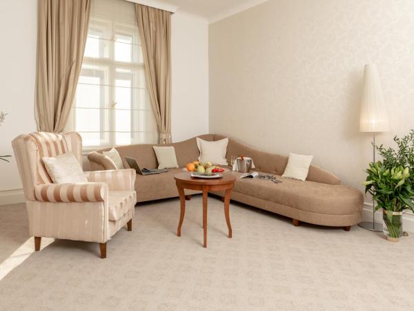 Hotel Le Premier : photo 8 de la chambre suite de luxe avec accès gratuit au spa