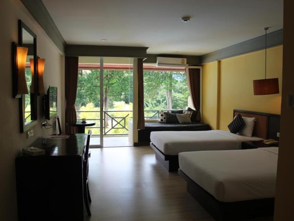 Aekpailin River Kwai Resort : photo 7 de la chambre chambre lits jumeaux supérieure avec vue sur la rivière