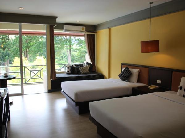 Aekpailin River Kwai Resort : photo 6 de la chambre chambre lits jumeaux supérieure avec vue sur la rivière