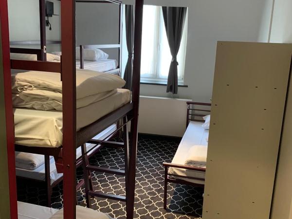 Safestay Brussels Grand Place : photo 3 de la chambre lit dans dortoir pour femmes de 5 lits avec salle de bains privative