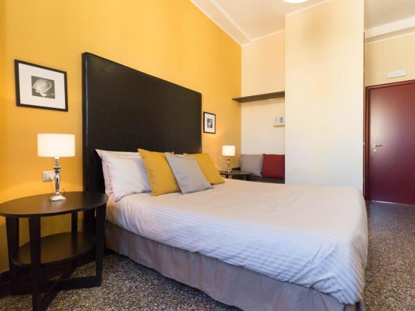 Al Porto Di Cagliari : photo 1 de la chambre chambre double ou lits jumeaux