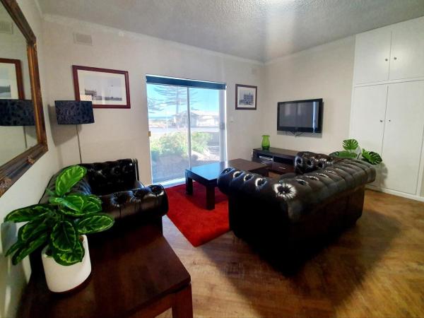 Largs Pier Hotel : photo 4 de la chambre apartment - jetty road(adjacent to hotel) 