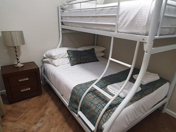 Largs Pier Hotel : photo 5 de la chambre apartment - jetty road(adjacent to hotel) 