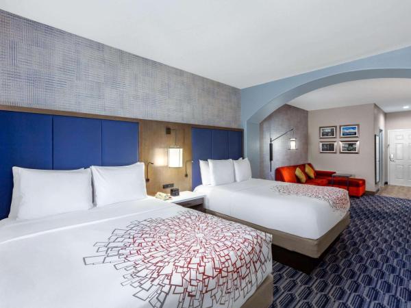 La Quinta by Wyndham Houston Channelview : photo 5 de la chambre suite deluxe avec 2 lits queen-size - non-fumeurs
