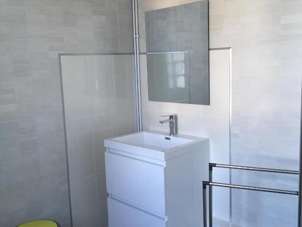 Le Narval : photo 1 de la chambre chambre triple avec salle de bains commune