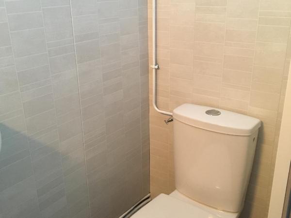 Le Narval : photo 4 de la chambre chambre triple avec salle de bains commune