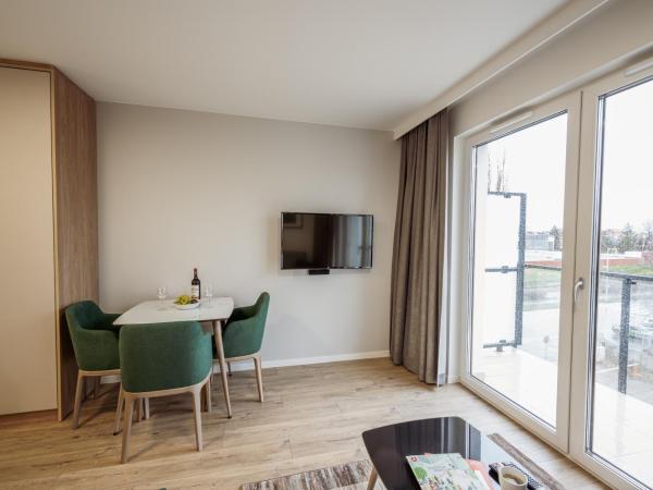 Marina Apartments : photo 4 de la chambre studio lit king-size avec canapé-lit