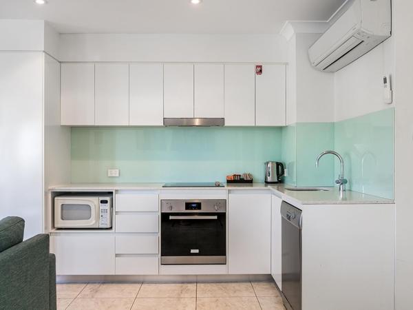 Bayview Beachfront Apartments, in town right on the beach : photo 3 de la chambre appartement 2 chambres deluxe - vue sur océan