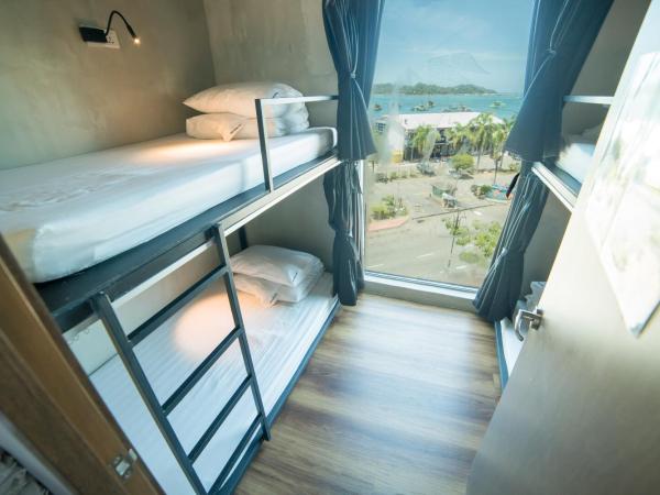 Homy Seafront Hostel : photo 4 de la chambre lit dans dortoir mixte de 4 lits