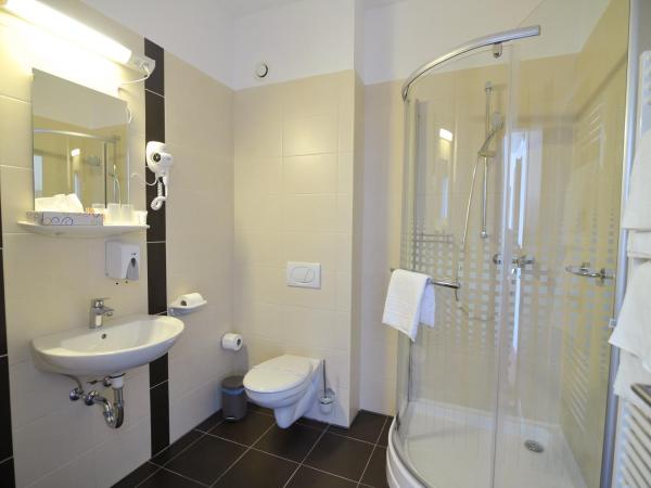 Centrooms Eger : photo 7 de la chambre chambre triple standard