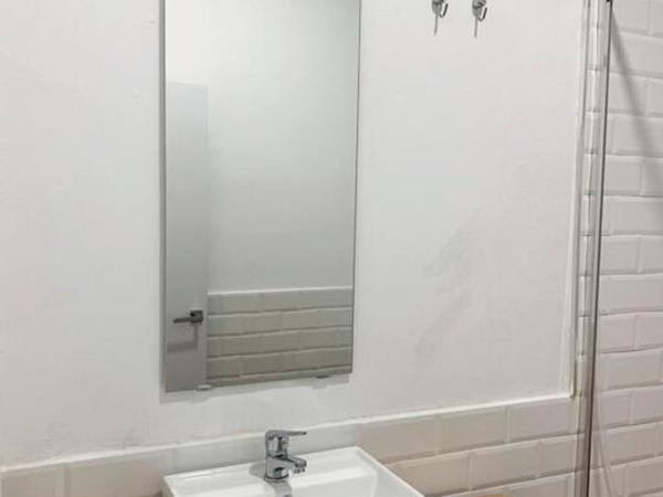 Star Home : photo 3 de la chambre chambre double avec salle de bains commune