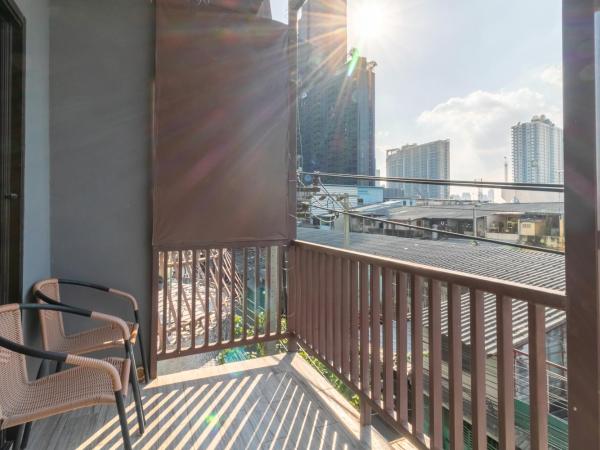 Phobphan Hostel : photo 6 de la chambre chambre familiale avec salle de bains privative