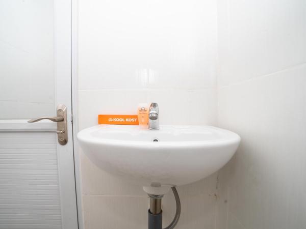 KoolKost near RS Pelabuhan Jakarta - Minimum Stay 6 Nights : photo 2 de la chambre chambre simple