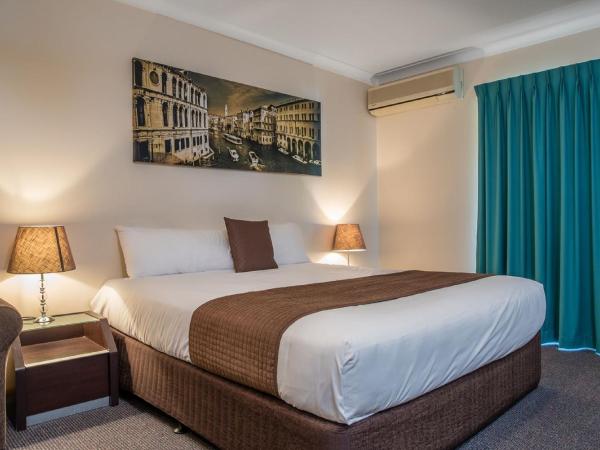 Aspley Carsel Motor Inn : photo 3 de la chambre suite king exécutive avec balcon