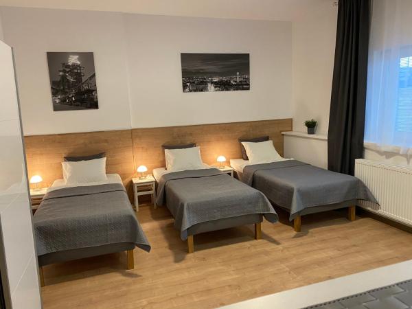 Frýdecká Apartments : photo 2 de la chambre chambre double ou lits jumeaux avec salle de bains privative externe