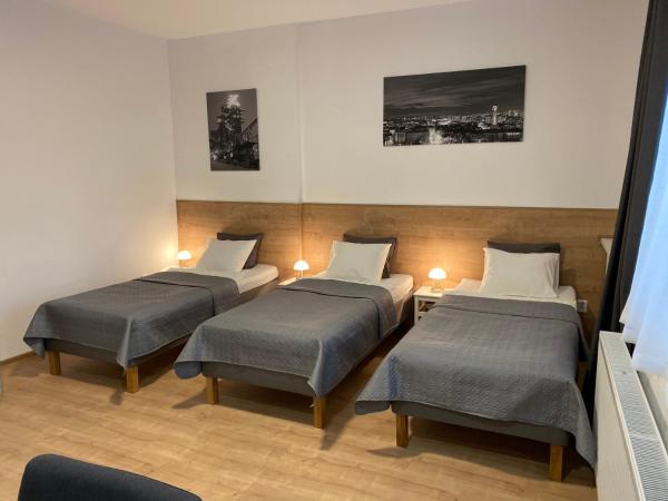 Frýdecká Apartments : photo 4 de la chambre chambre double ou lits jumeaux avec salle de bains privative externe