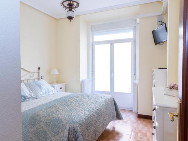 Hostal Tokio : photo 1 de la chambre chambre double supérieure